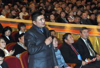 Сергею Шойгу земляки подарили на зиму теплую безрукавку Сергею Шойгу земляки подарили на зиму теплую безрукавку