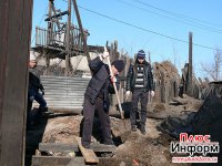 Тува. Движение "100 добрых дел". У каждого волонтера есть "своя" бабушка