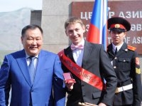 В Туве рекорд золотых медалей среди выпускников школ – 62!