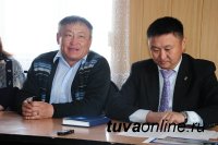 Единороссы ознакомились с ходом строительства спорткомплекса в Чадане (Тува)