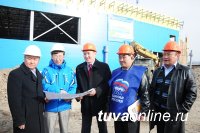 Единороссы ознакомились с ходом строительства спорткомплекса в Чадане (Тува)