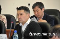 Мэр Кызыла Владислав Ховалыг отчитался по итогам работы за 2013 год перед депутатами городского хурала