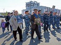 В столице Тувы Парад Победы прошел в особой торжественной атмосфере! "Бессмертный полк" собрал более 600 участников!