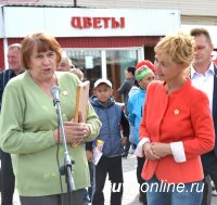 Глава города Дина Оюн вручила юбилейные знаки и денежные премии лучшим благоустроителям Кызыла