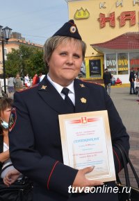 Глава города Дина Оюн вручила юбилейные знаки и денежные премии лучшим благоустроителям Кызыла