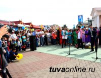 Глава города Дина Оюн вручила юбилейные знаки и денежные премии лучшим благоустроителям Кызыла