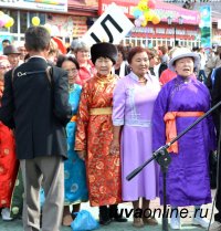 Глава города Дина Оюн вручила юбилейные знаки и денежные премии лучшим благоустроителям Кызыла