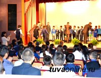 В Кызыле при поддержке Главы города торжественно наградили победителей и призеров турнира по мини-футболу среди школьников