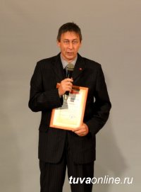 В Кызыле при поддержке Главы города торжественно наградили победителей и призеров турнира по мини-футболу среди школьников