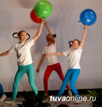 В Кызыле при поддержке Главы города торжественно наградили победителей и призеров турнира по мини-футболу среди школьников