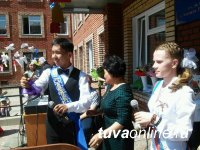 В старейшей школе Кызыла на последний урок провожает звонок 1936 года - Глава Кызыла Дина Оюн