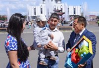 Победителями интернет-конкурса «Селфи с Главой Тувы » стала молодая семья