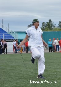 Глава Кызыла, депутаты, сотрудники Мэрии и министры подают пример в сдаче норм ГТО