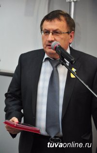 Глава Тувы вручил государственные награды в честь Дня Республики!