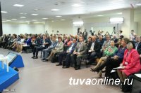 Врач из Тувы на форуме ОНФ предложила расширить программу «Земский доктор» для привлечения медкадров на селе