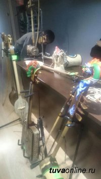 Шолбан Салчак - лучший изготовитель инструмента игил в Туве Шолбан Салчак - лучший изготовитель инструмента игил в Туве