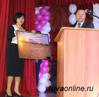 Медколледж Тувы принимает поздравления с 70-летним юбилеем