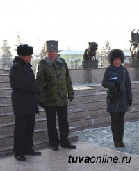 Мы впервые смогли украсить ключевое пространство Кызыла красивыми ледовыми композициями - Дина Оюн