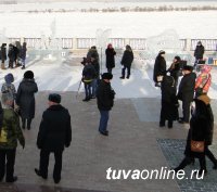 Мы впервые смогли украсить ключевое пространство Кызыла красивыми ледовыми композициями - Дина Оюн