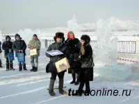 Мы впервые смогли украсить ключевое пространство Кызыла красивыми ледовыми композициями - Дина Оюн