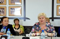 Премьер Шолбан Кара-оол провел открытый диалог с учителями русского языка