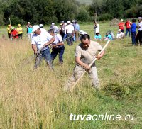 Команда Улуг-Хемского кожууна второй год побеждает в республиканском конкурсе косарей