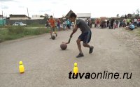 Народный танец "Челер-ой" на Левобережных дачах Кызыла Народный танец "Челер-ой" на Левобережных дачах Кызыла