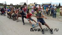 Народный танец "Челер-ой" на Левобережных дачах Кызыла Народный танец "Челер-ой" на Левобережных дачах Кызыла