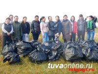 Сотрудники Кадастровой палаты Тувы собрали на берегу Енисея 40 мешков мусора
