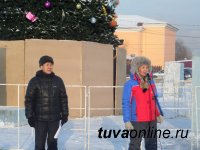 Ваяние скульптур изо льда у Новогодней елки Кызыла – можно увидеть в эфире кабельного ТВ «Риванета»