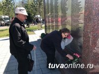В Туве впервые в дни празднования Победы к мемориалу павшим возложен венок от Генерального консульства Монголии