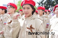 Кызыл: у памятника Тувинским добровольцам в День Победы в юнармейцы посвящены 250 школьников