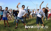 Сотрудники МВД Тувы проводят в детских лагерях «Зарядку со стражем порядка»