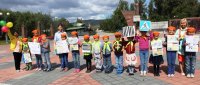 Учащиеся из второй школы города Кызыла призвали водителей к соблюдению Правил дорожного движения