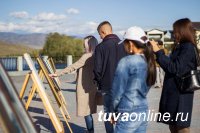 В День города на территории ключевой достопримечательности Кызыла проведен вечер "В центре Азии" 