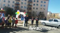 В Ак-Довураке после реконструкции открыты дворы, в одном из них обустроена смотровая площадка с беседкой