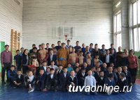 Арзлан-моге (Борец Лев) Тувы Айдамир Монгуш побывал у школьников села Сесерлиг 