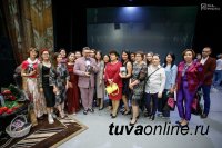 Тувинские дизайнеры на "FASHION DAY от Александра Васильева" Тувинские дизайнеры на "FASHION DAY от Александра Васильева"