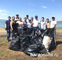 Карим Сагаан-оол: "Нужно своим примером приучать детей и молодежь к охране окружающей среды " Карим Сагаан-оол: "Нужно своим примером приучать детей и молодежь к охране окружающей среды "