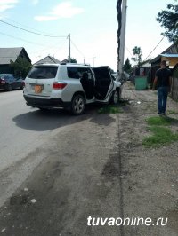 Кызыл: Водитель, въехавший в электроопору, заплатит за нанесенный ущерб