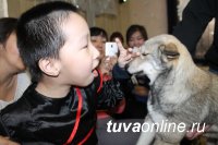 В Кызыле прошел новогодний утренник для детей с особенностями здоровья