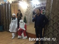 В Кызыле прошел новогодний утренник для детей с особенностями здоровья