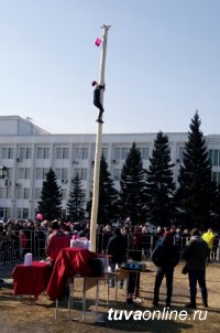 В Кызыле народными гуляниями проводили Зиму