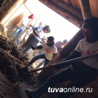"Добрые сердца Тувы" помогают "кыштаговцам" "Добрые сердца Тувы" помогают "кыштаговцам"
