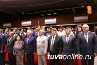 К 25-летию Верховного Хурала Тувы награждены руководители парламента республики разных созывов