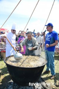 В Туве установили мировой рекорд по варке тувинского супа из баранины - кара-мун!