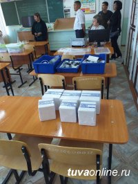 Хову-Аксы: Пилотному кожууну Тувы по проекту «Сетевая школа» передана мобильная лаборатория