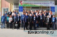 Ученый Григорий Монгуш выступил с докладом по составам каменноугольной смолы тувинских месторождений на конференции в Кемерово Ученый Григорий Монгуш выступил с докладом по составам каменноугольной смолы тувинских месторождений на конференции в Кемерово