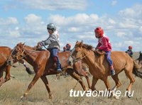 НААДЫМ. В конном марафоне на 30 км первой пришла лошадь улугхемского коневода Байыра Доржу