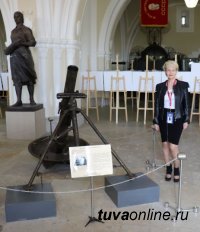 В Санкт-Петербурге сенатор Дина Оюн познакомилась с фондами Артиллерийского музея, связанными с тувинском расчетом братьев Шумовых
